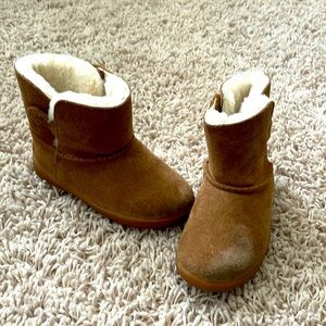 Ugg Keelan toddler boot - warm and comfy!